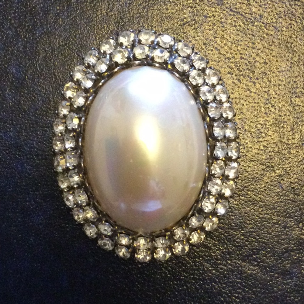 Faux pearl and diamond brooch ** 3 for $15 - Picture 1 of 4
